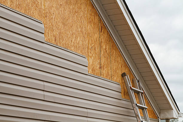 Professional Wood Siding technician working in Centerville, TN